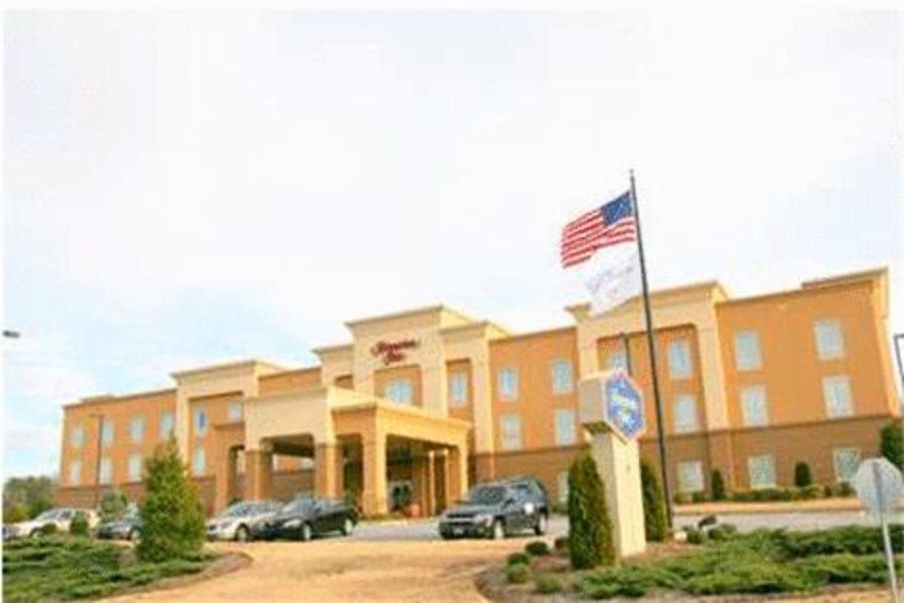 Hampton Inn Ийсли Екстериор снимка