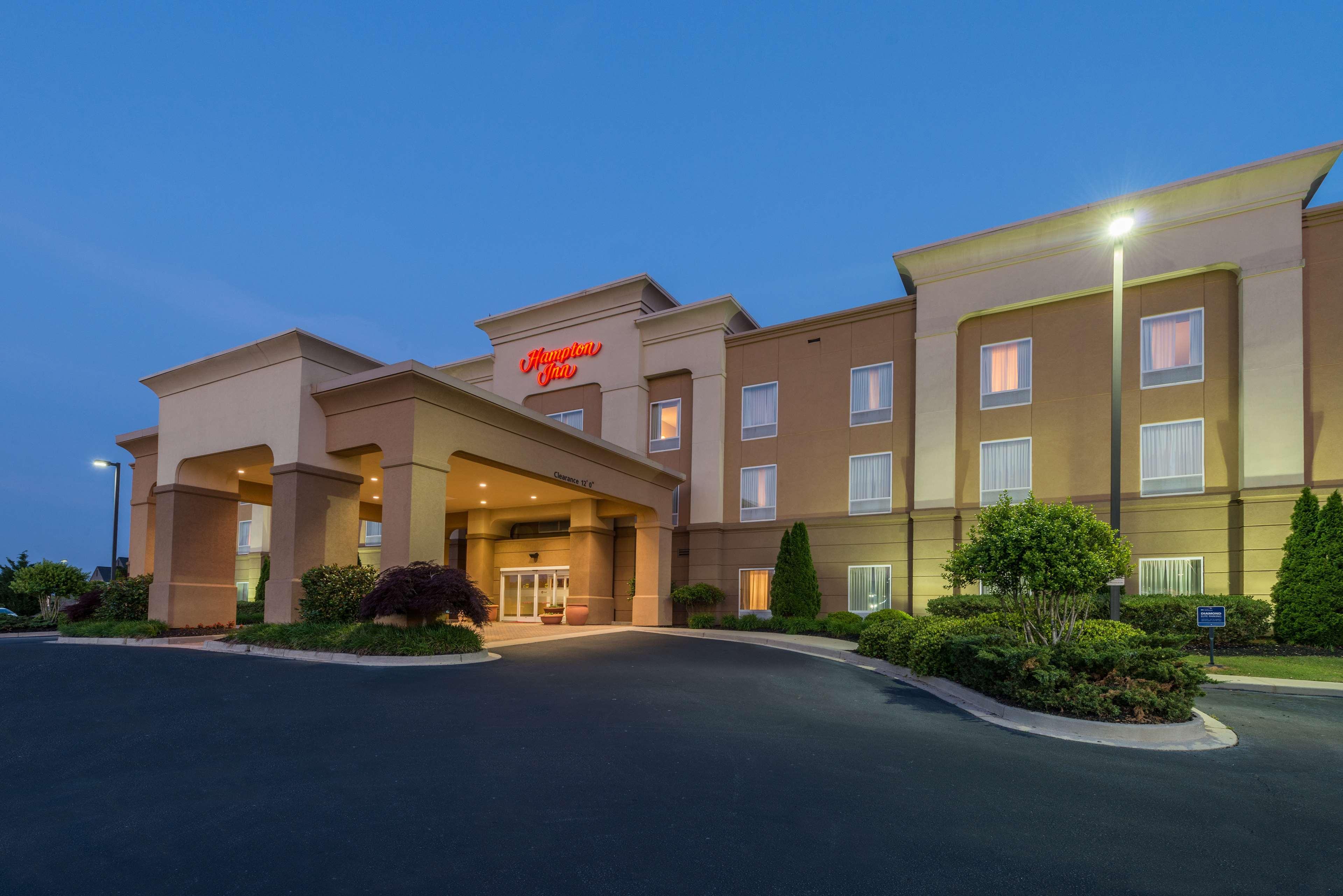 Hampton Inn Ийсли Екстериор снимка