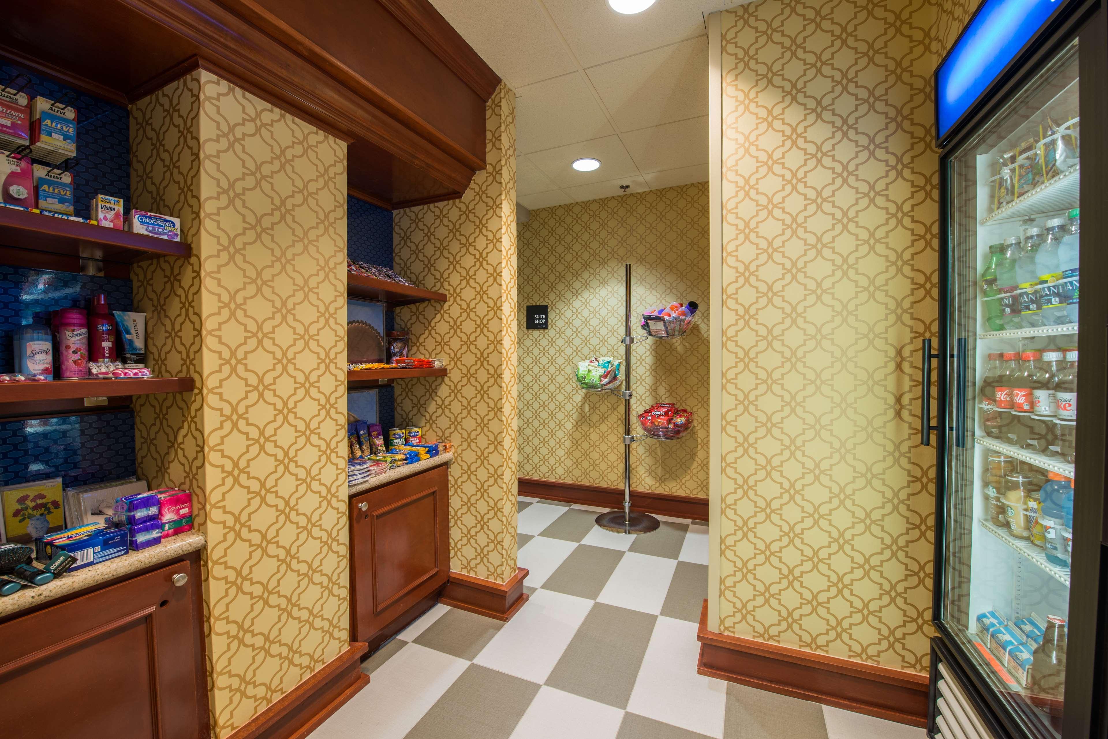Hampton Inn Ийсли Екстериор снимка