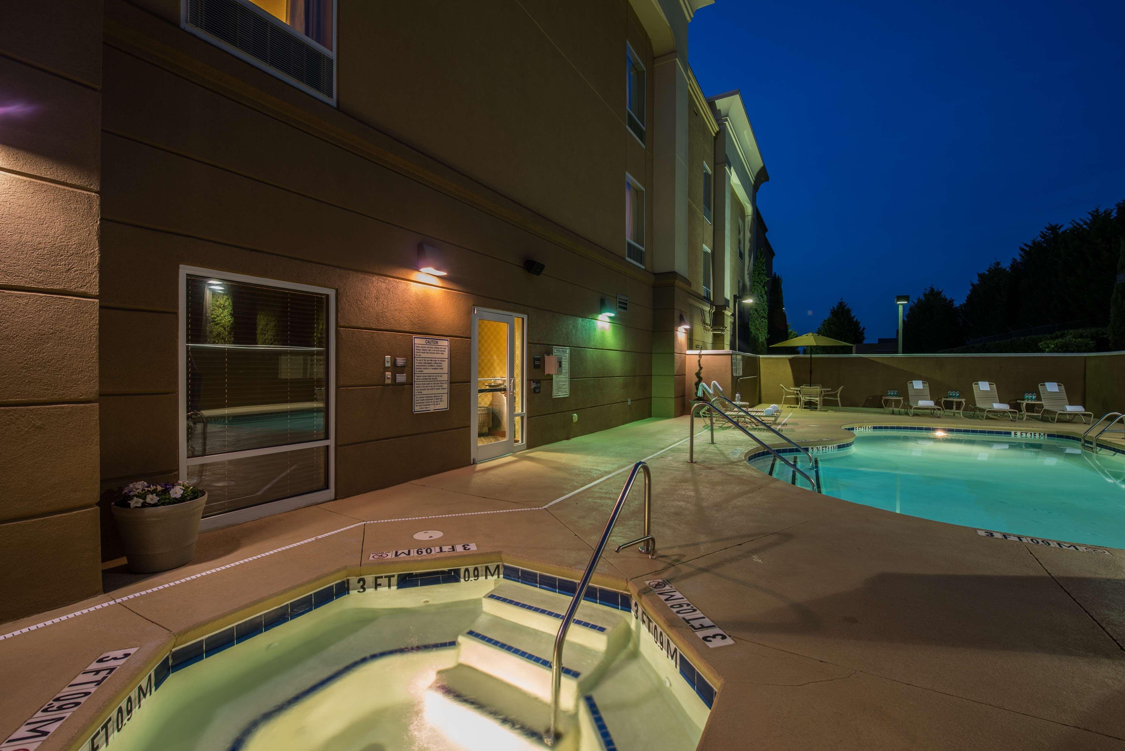 Hampton Inn Ийсли Екстериор снимка