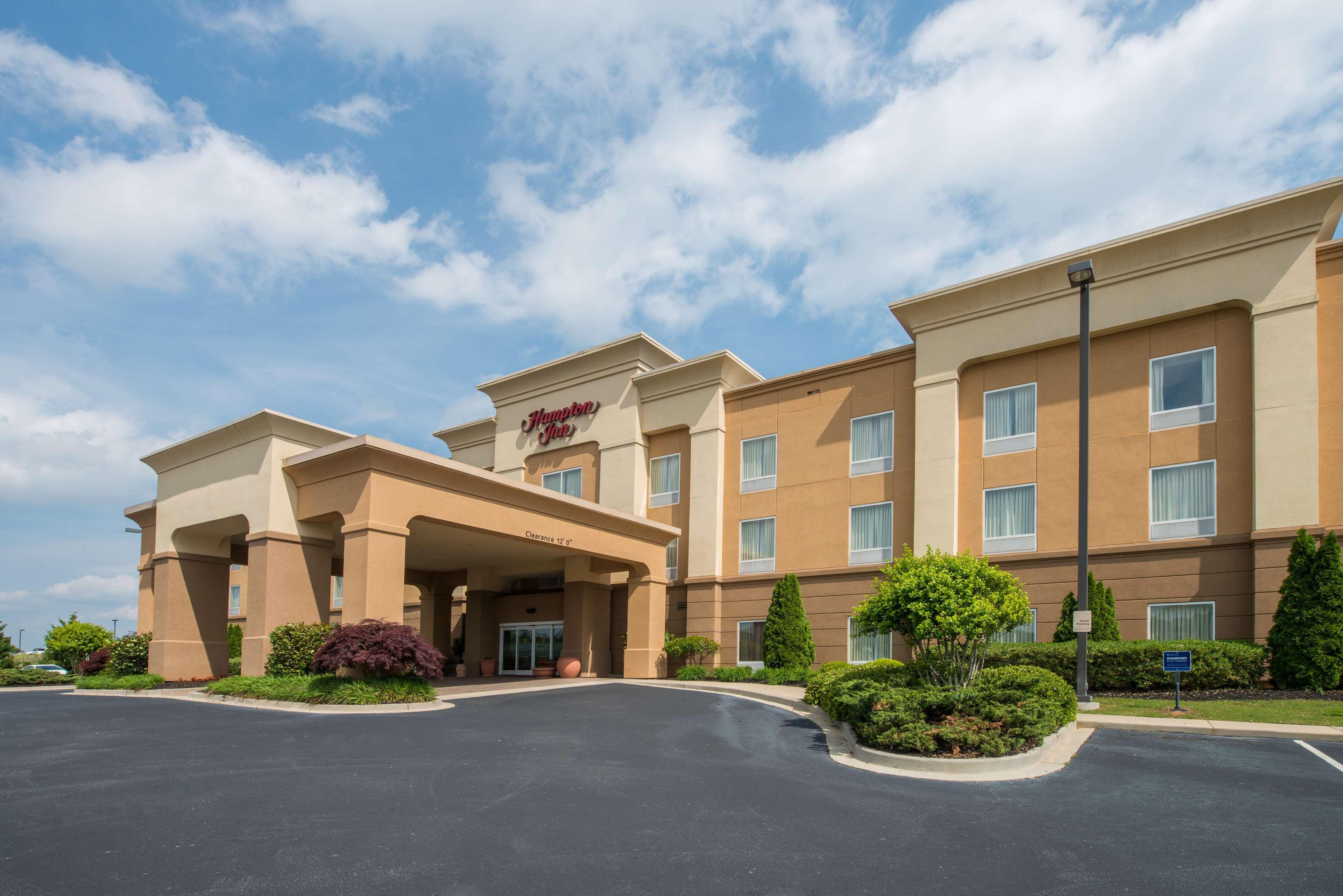 Hampton Inn Ийсли Екстериор снимка