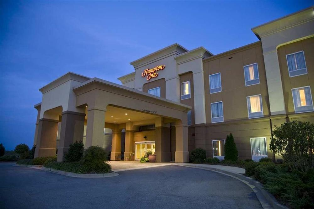 Hampton Inn Ийсли Екстериор снимка