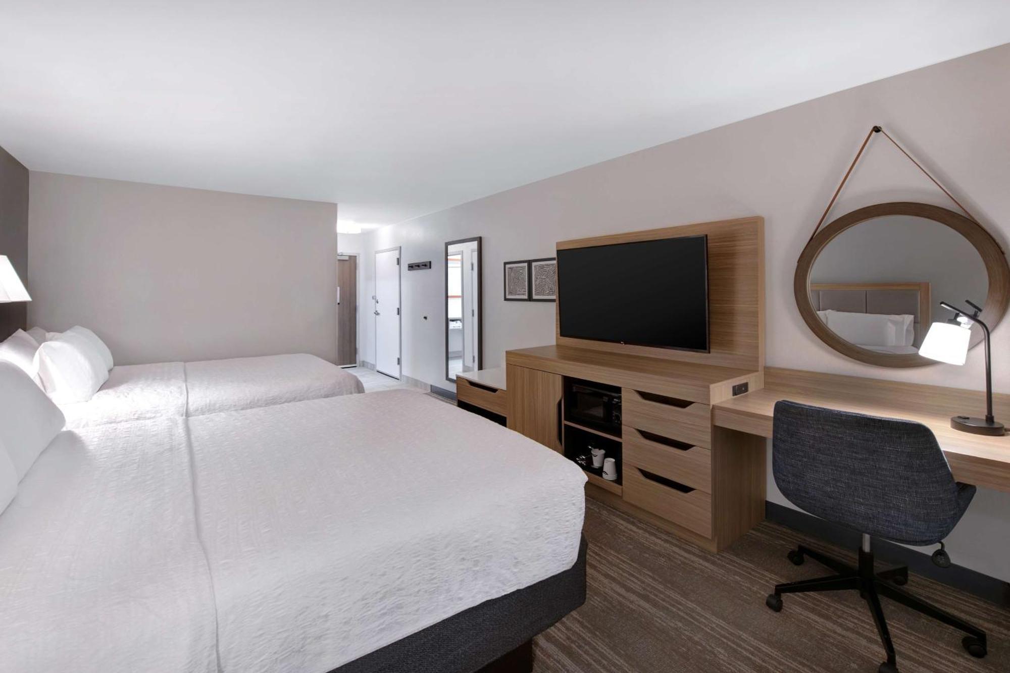 Hampton Inn Ийсли Екстериор снимка