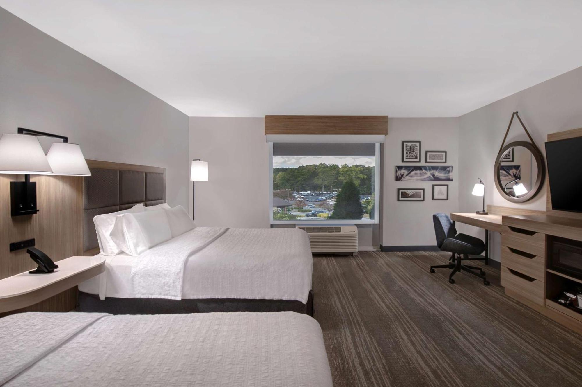 Hampton Inn Ийсли Екстериор снимка