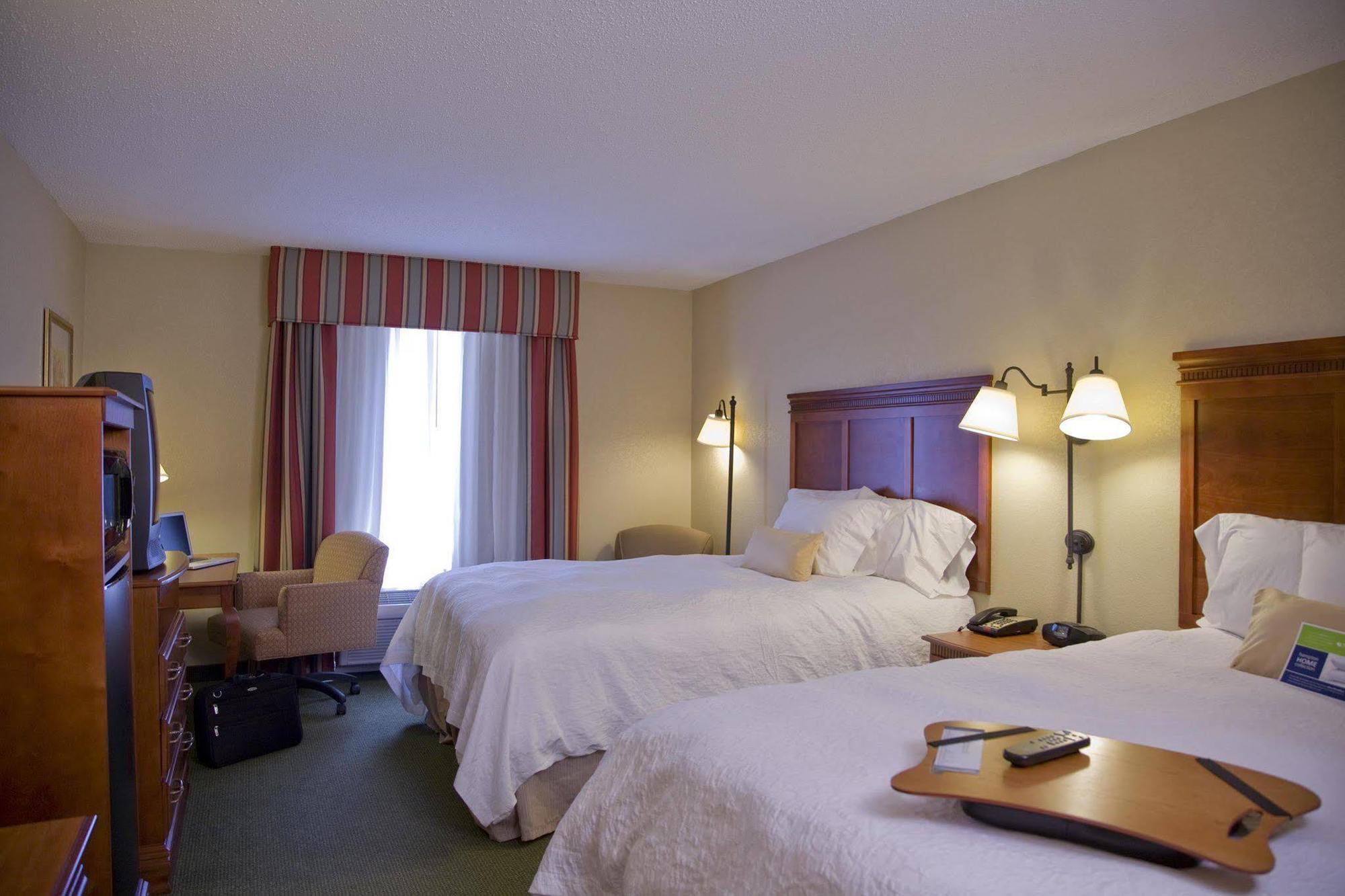 Hampton Inn Ийсли Стая снимка