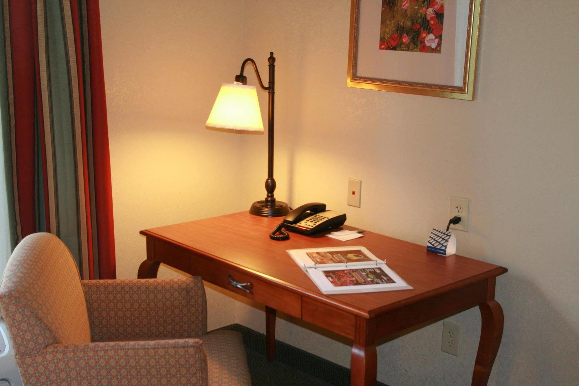 Hampton Inn Ийсли Стая снимка