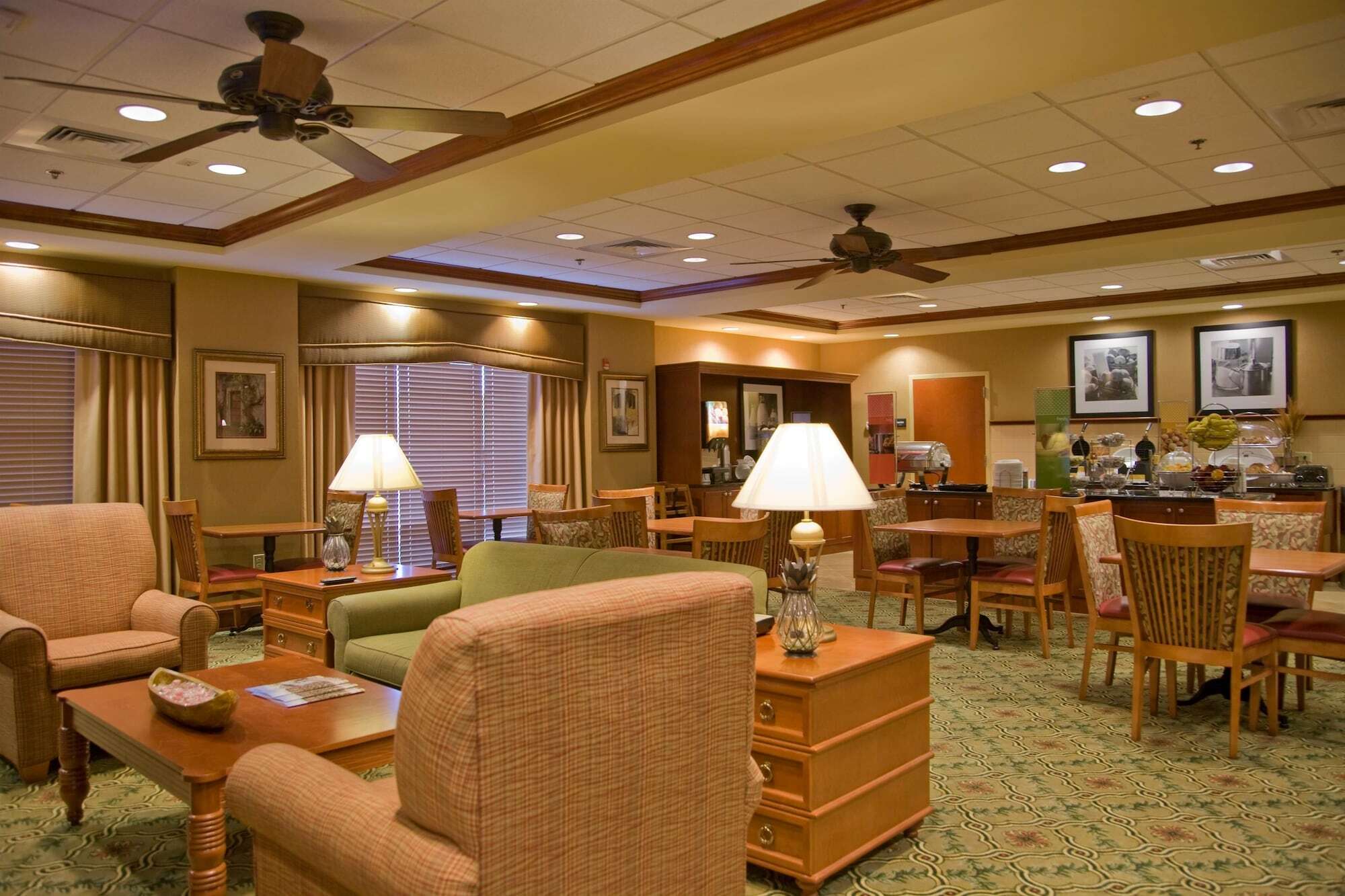 Hampton Inn Ийсли Ресторант снимка
